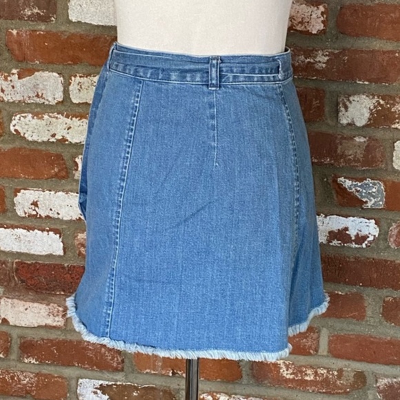 Madewell Raw Hem Wrap Denim Skirt
Size 2 - Picture 3 of 5